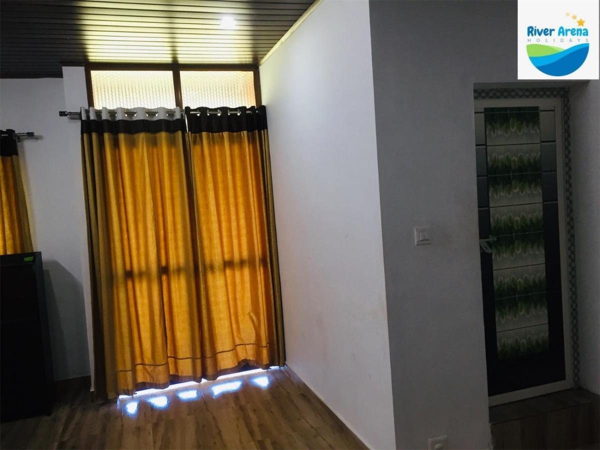 Family Room Balcony,1067806081:JPEG