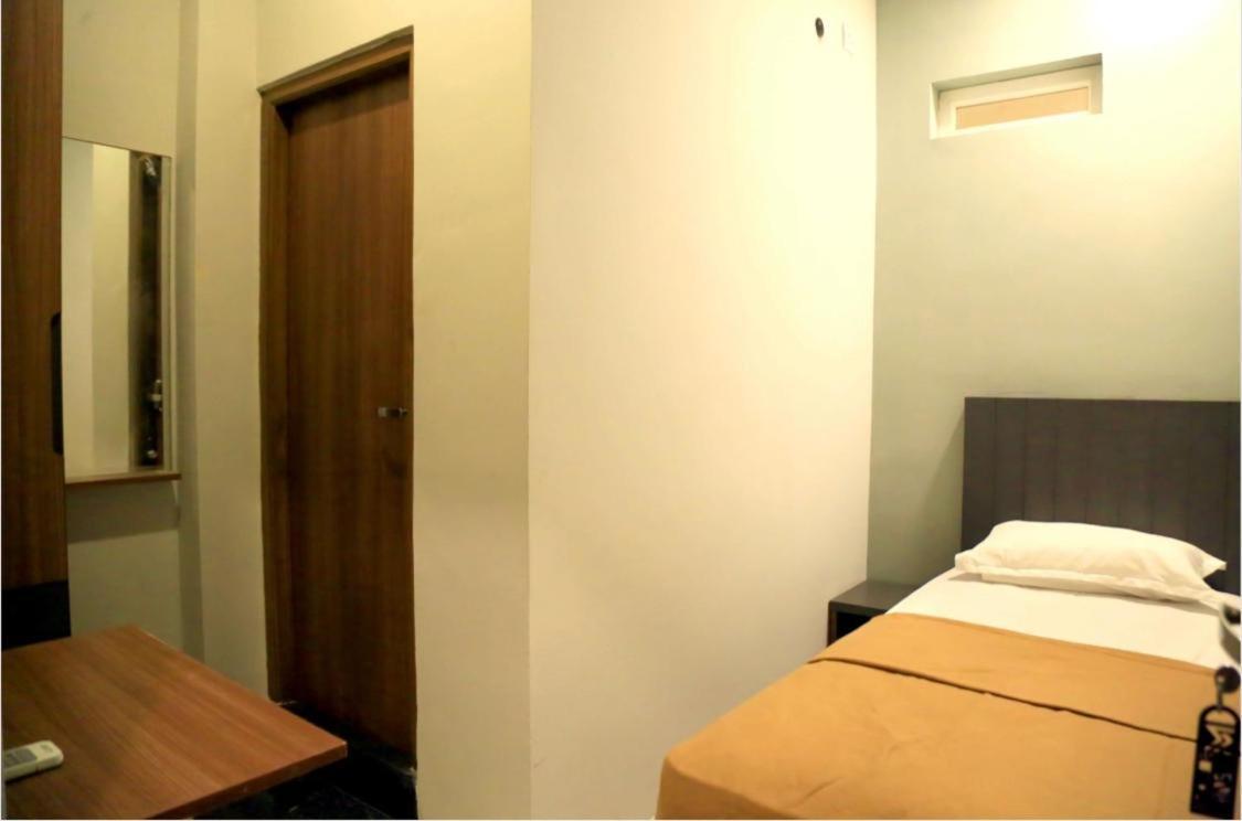 Single Room with Private Bathroom