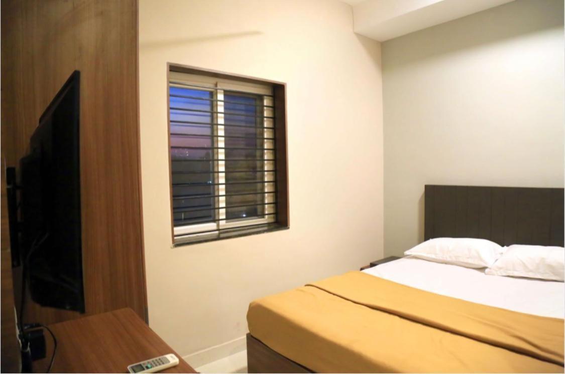 Deluxe Double Room (2 Adults + 1 Child)