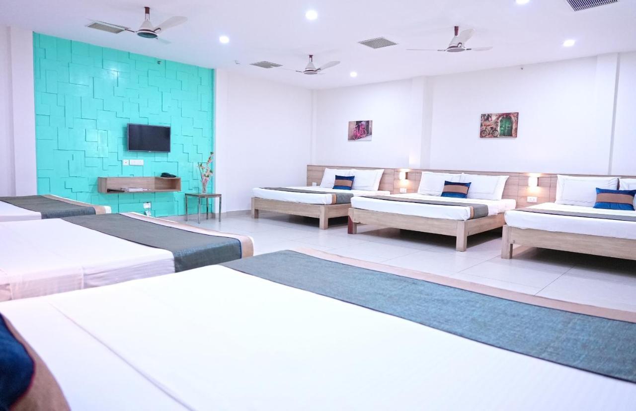 Mixed Dormitory Room,1115550987:JPEG