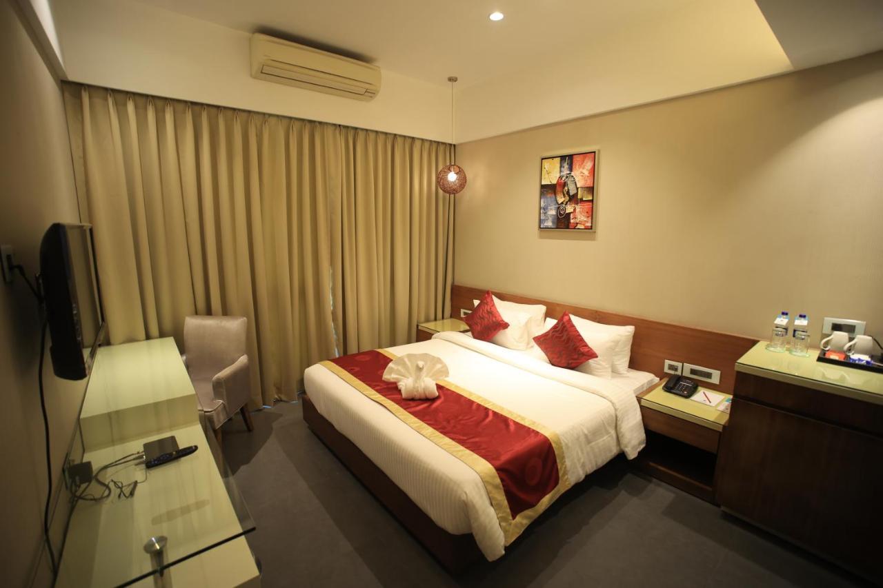 Super Deluxe King on Food & Soft Beverage