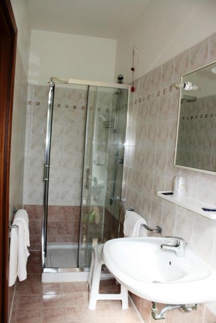 Deluxe Double or Twin Room with Free Airport Pickup,141227583:JPEG