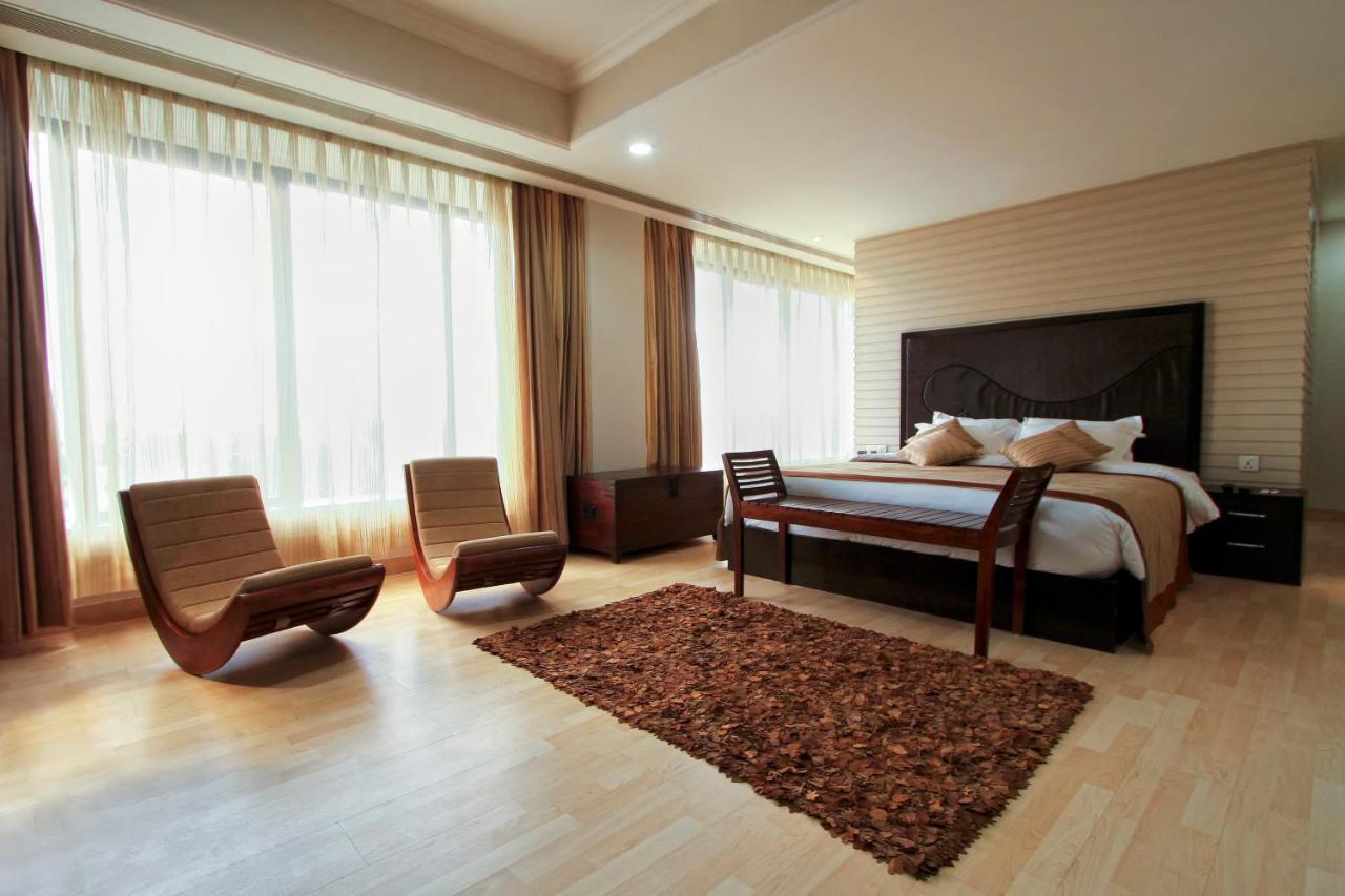 Piccadily Suite round trip airport transfers,1156451892:JPEG