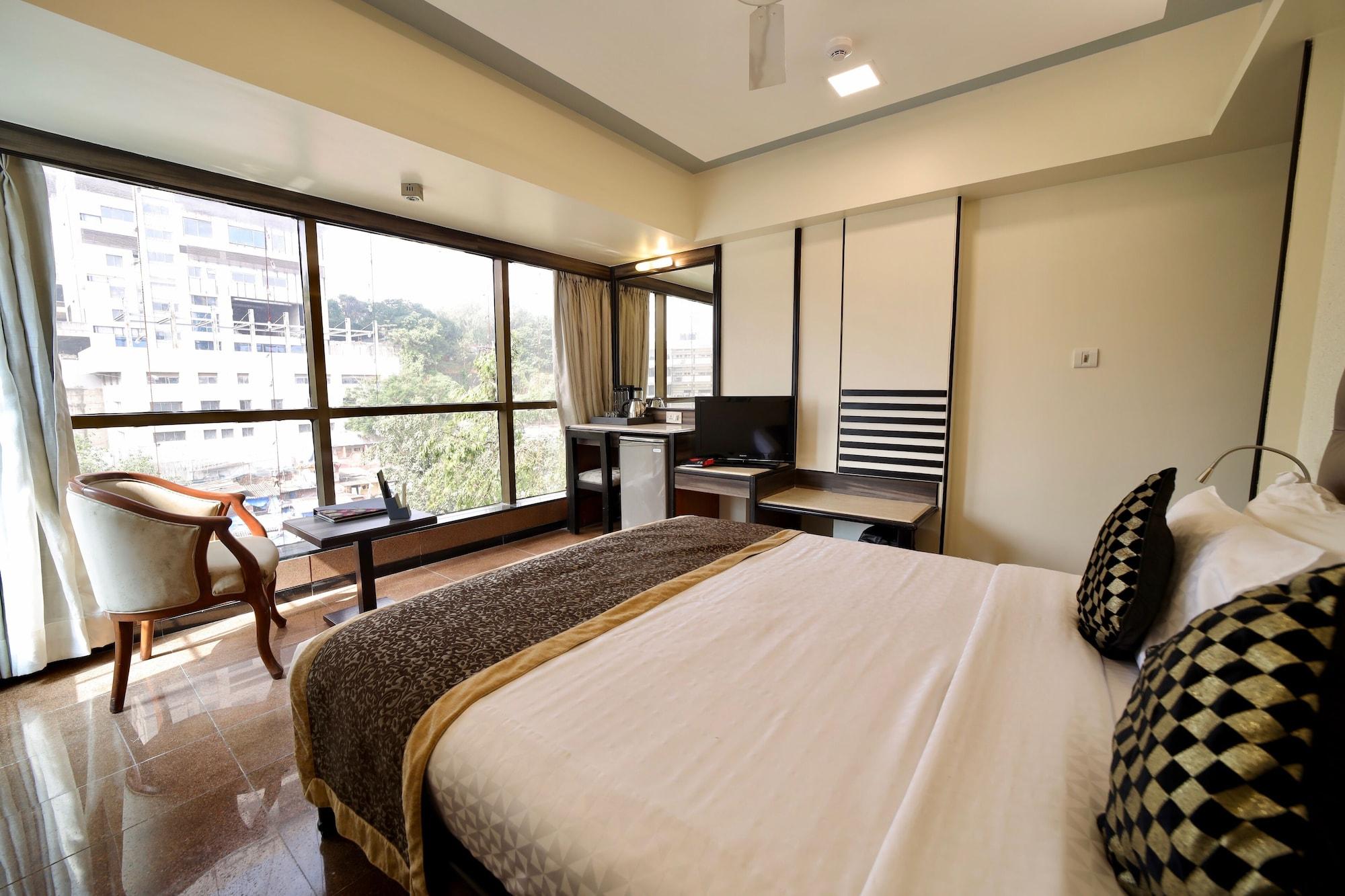 Deluxe Room Complimentary Room Upgrade on Food Beverage