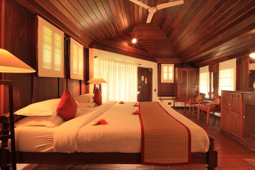 Heritage Bungalow - Complimentary one-hour Sunset cruise (subject to weather conditions)