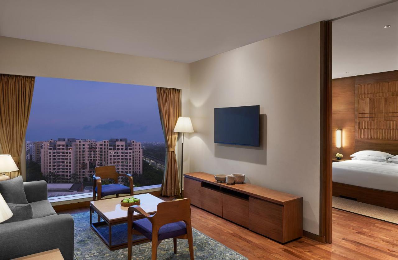 Taj Club suite with one way airport transfer, evening cocktail, 2pcs of ironing non-cumulative basis,1233938555:JPEG
