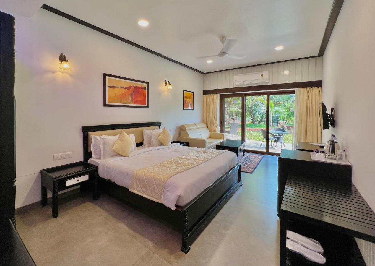 Queen Room with Garden View