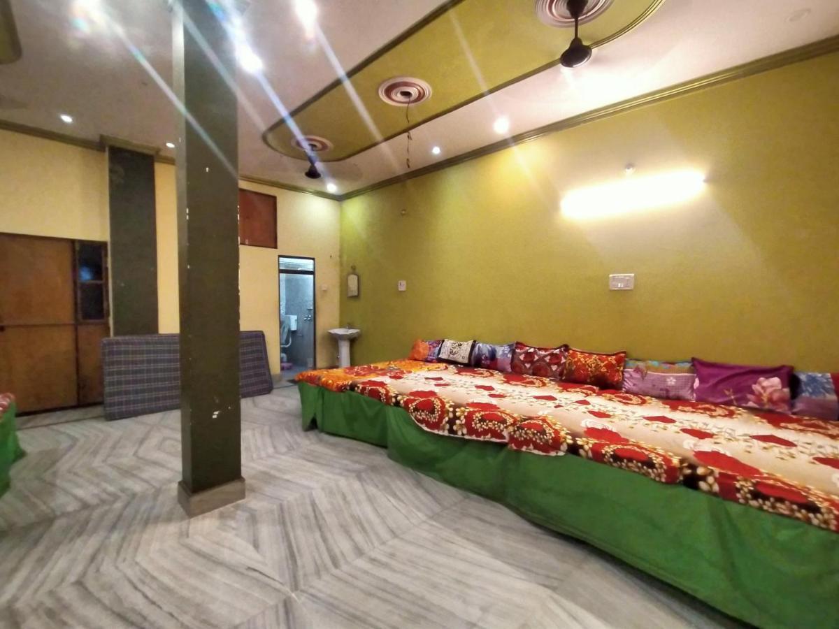 Mixed Dormitory Room