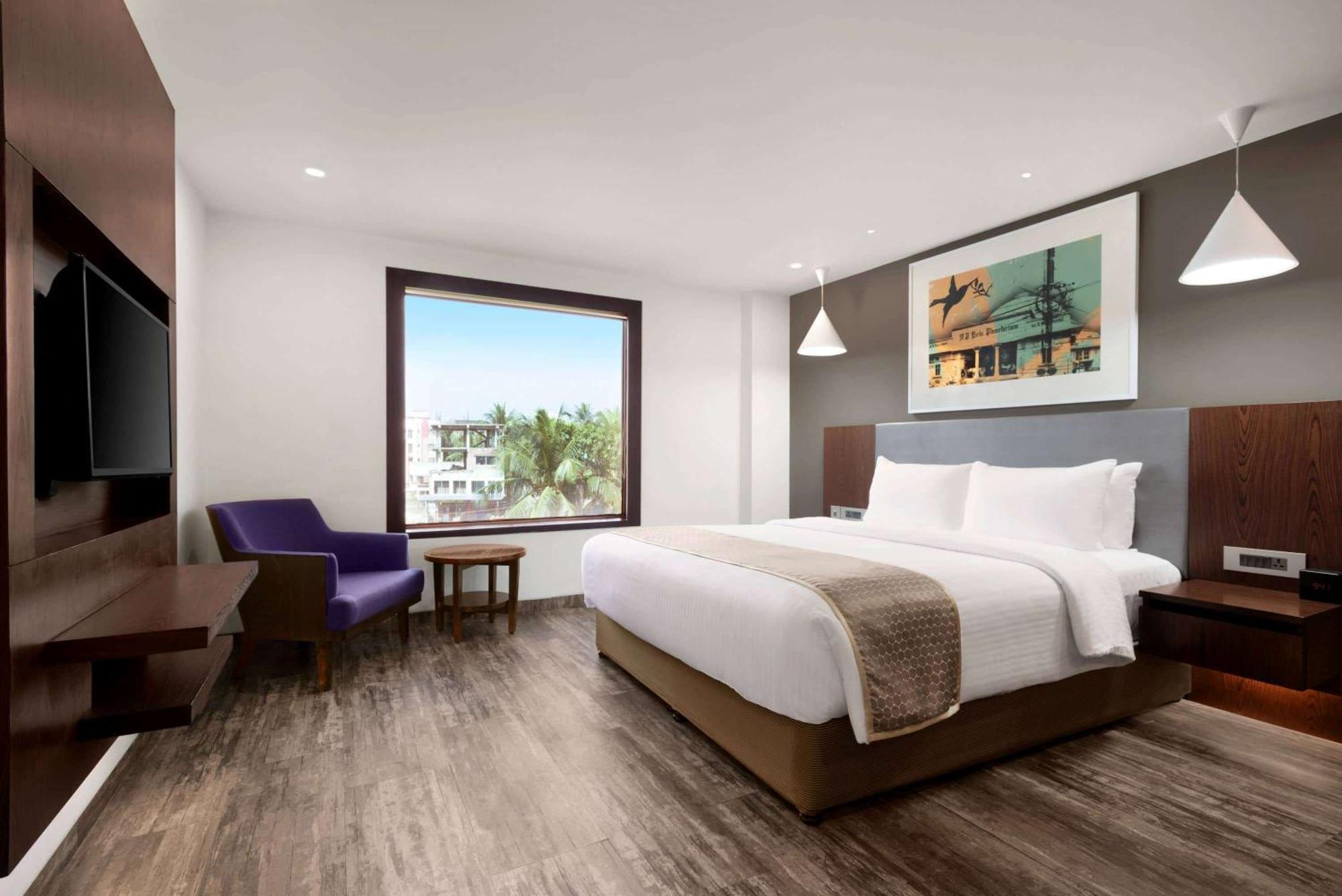 Premier Queen Room Smoking on F&B Spa