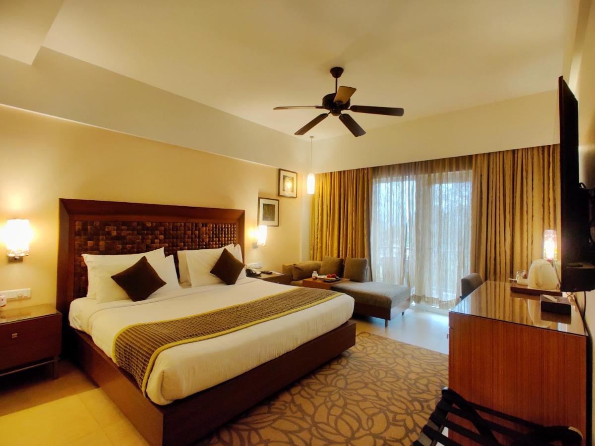 Classic King Room on Session on Spa Food & Beverages complimentary Access to Water Park Rides,1296025858:JPEG