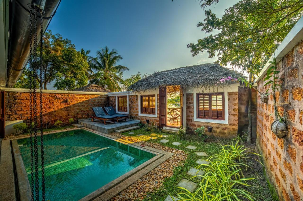 Lake Front Villa Private Pool Complimentary one-hour Sunset cruise subject to weather conditions