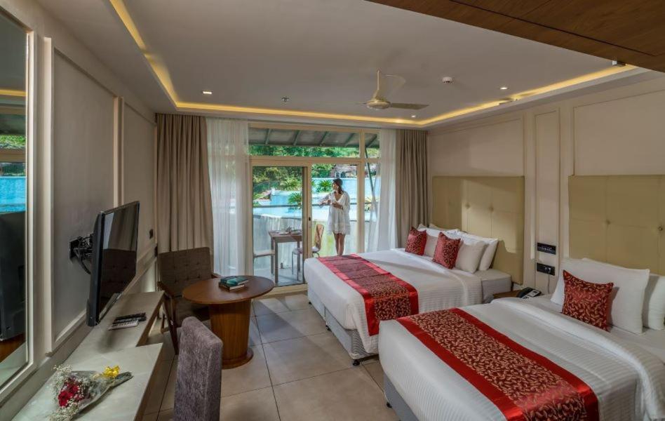 Superior Family Room,1313158246:JPEG