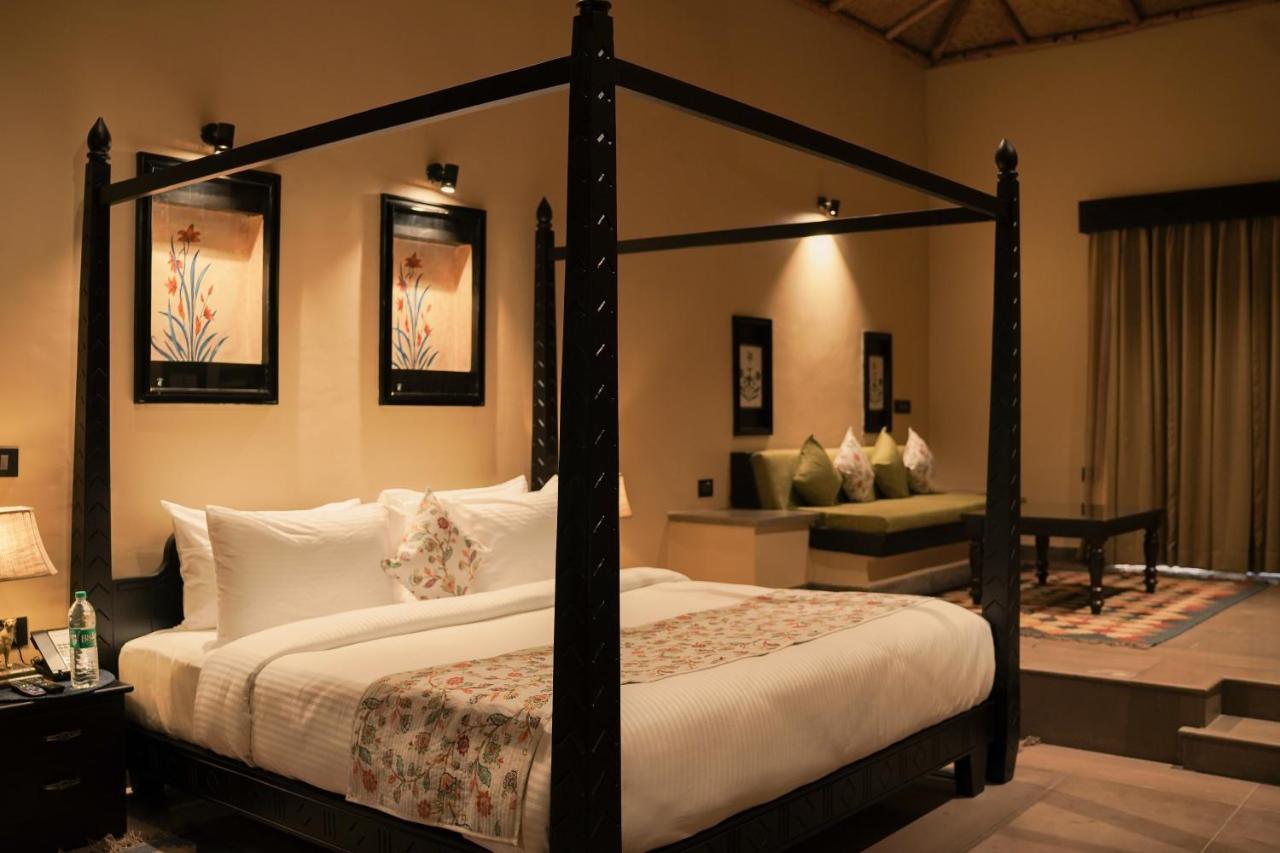 Signature Suite on F&B Laundry SPA | Early C or & Late C or Out 2 hrs subject to availability| Hi-Tea Activities & Folk Music | 45-min Couple Massage once or