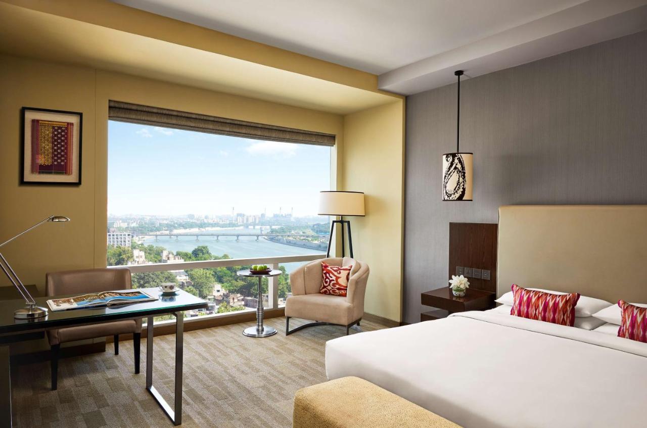 Club King Room - Club Access & One-way Complimentary Airport transfer 