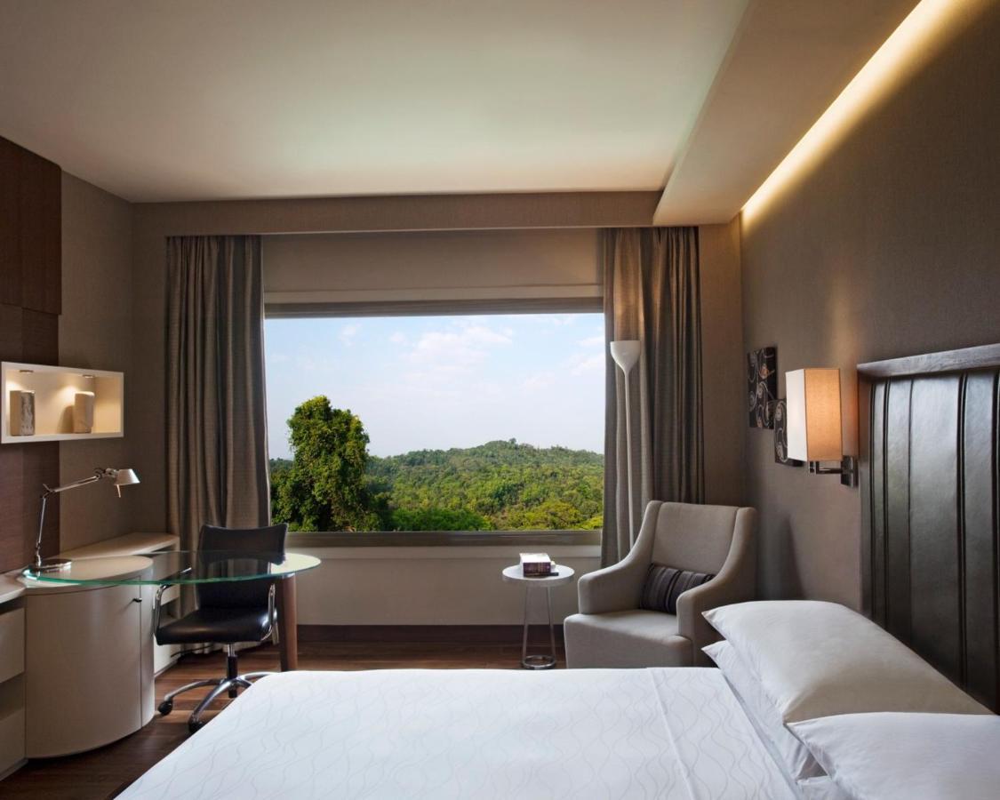 King Room Pool View,1706399153:JPEG