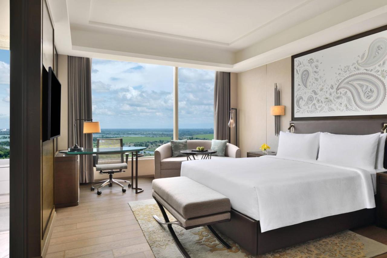 Deluxe King Guest Room