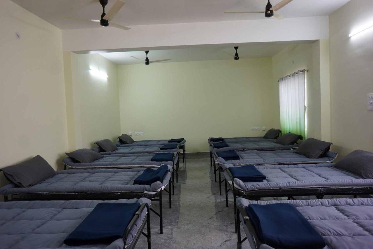 10-Bed Mixed Dormitory Room
