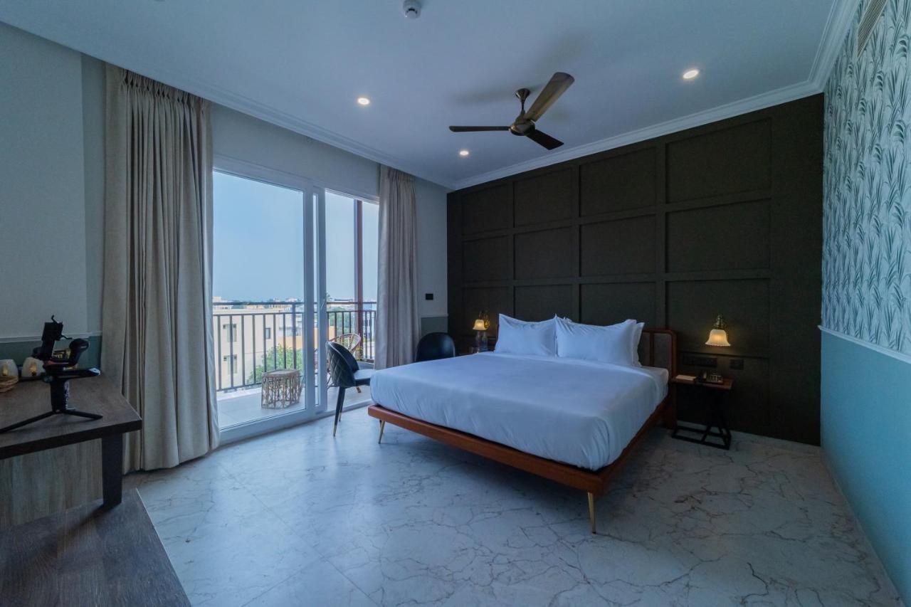 Deluxe Room,1465888826:JPEG