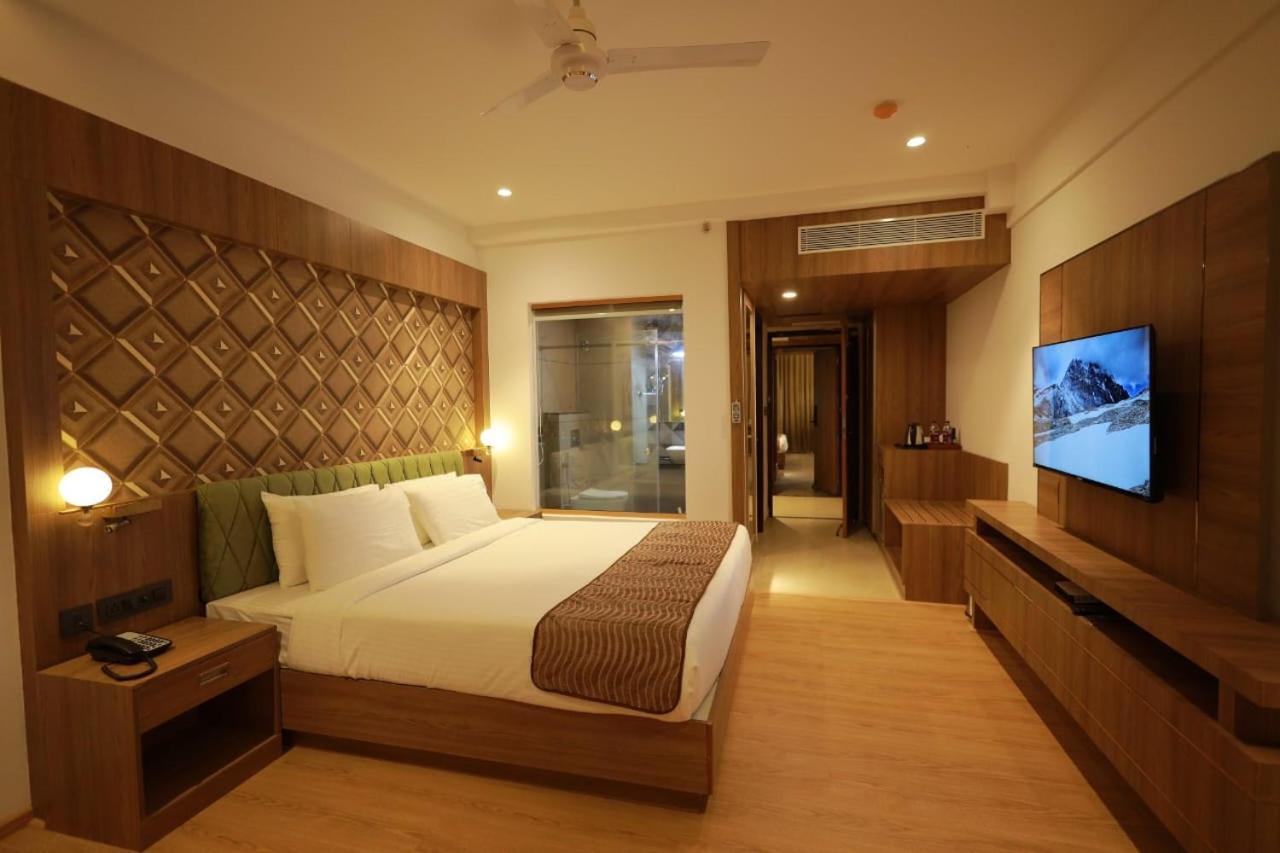 Suite with Balcony,1466887277:JPEG