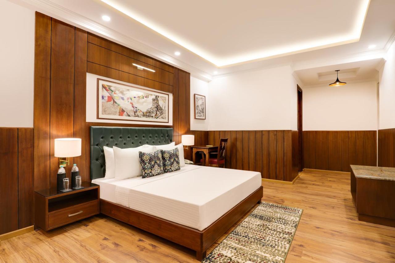 Deluxe Room on Laundry service upto 8 clothing itemComplimentary Welcome Drink on arrival on 1 session of 60 mins Massage,1477581169:JPEG