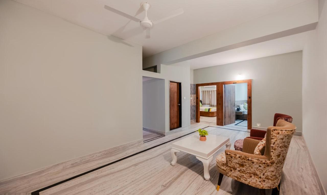 Spacious Premium Room,1486212484:JPEG