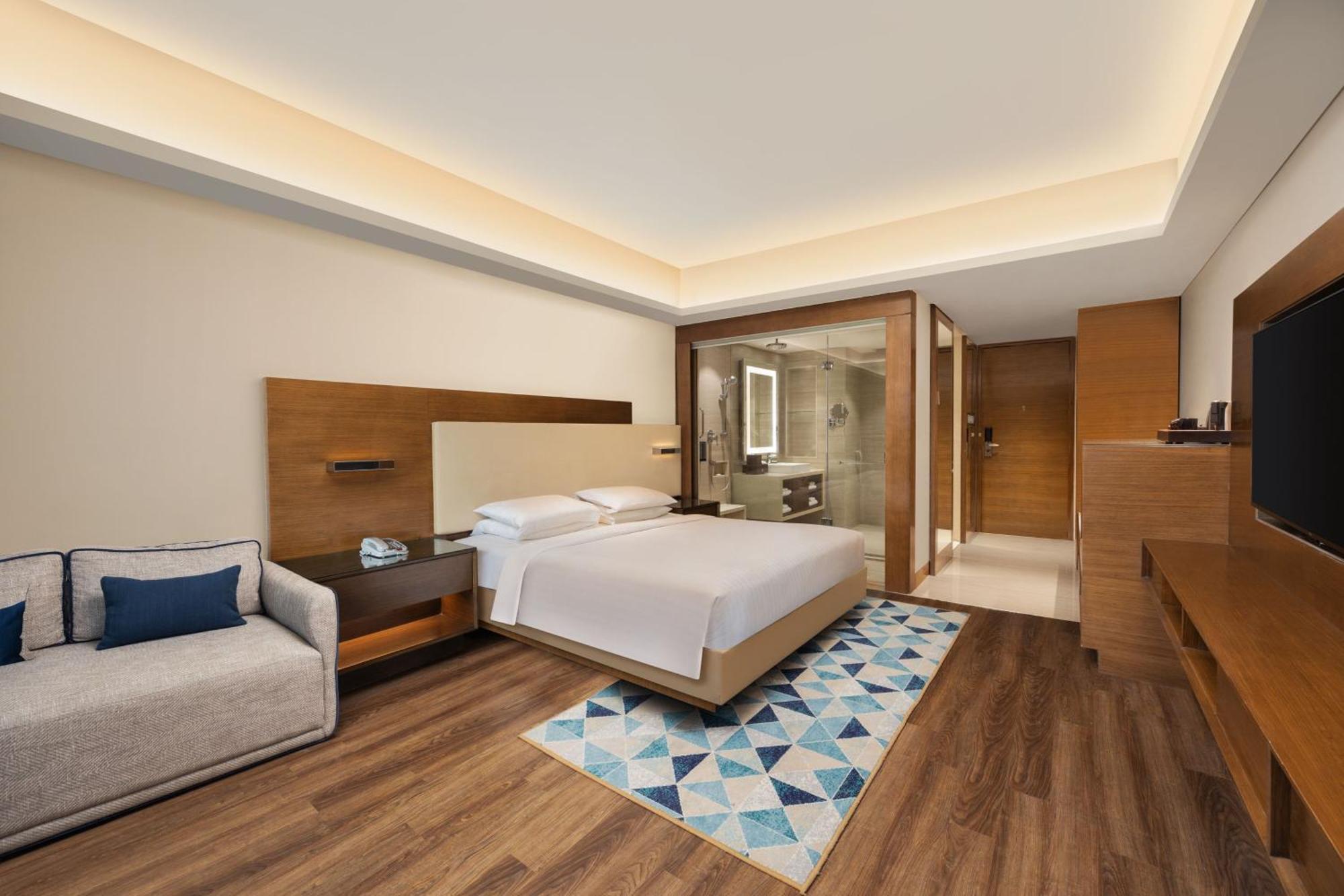 Guest room 1 King Bed Courtyard view