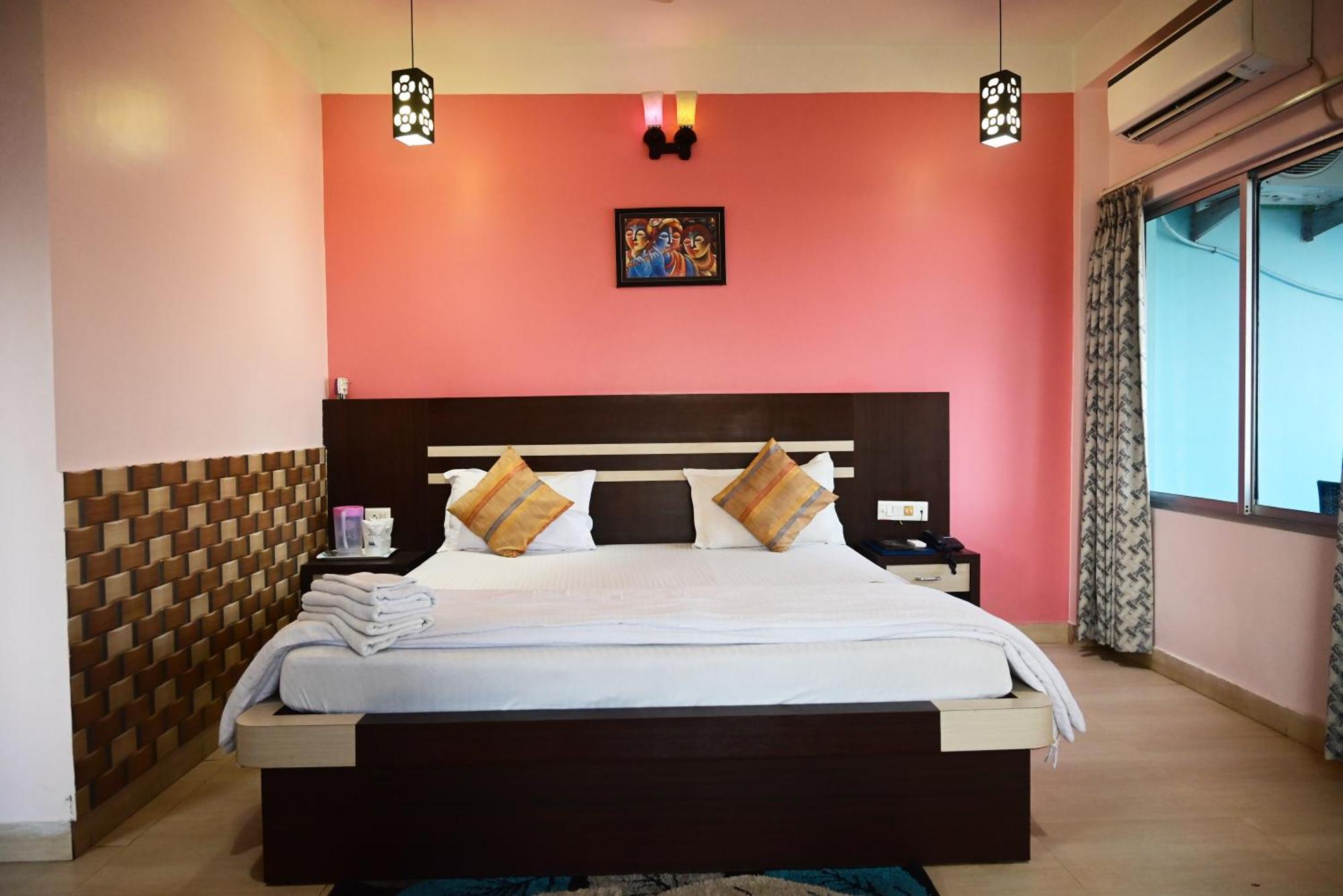 Deluxe Queen Room
