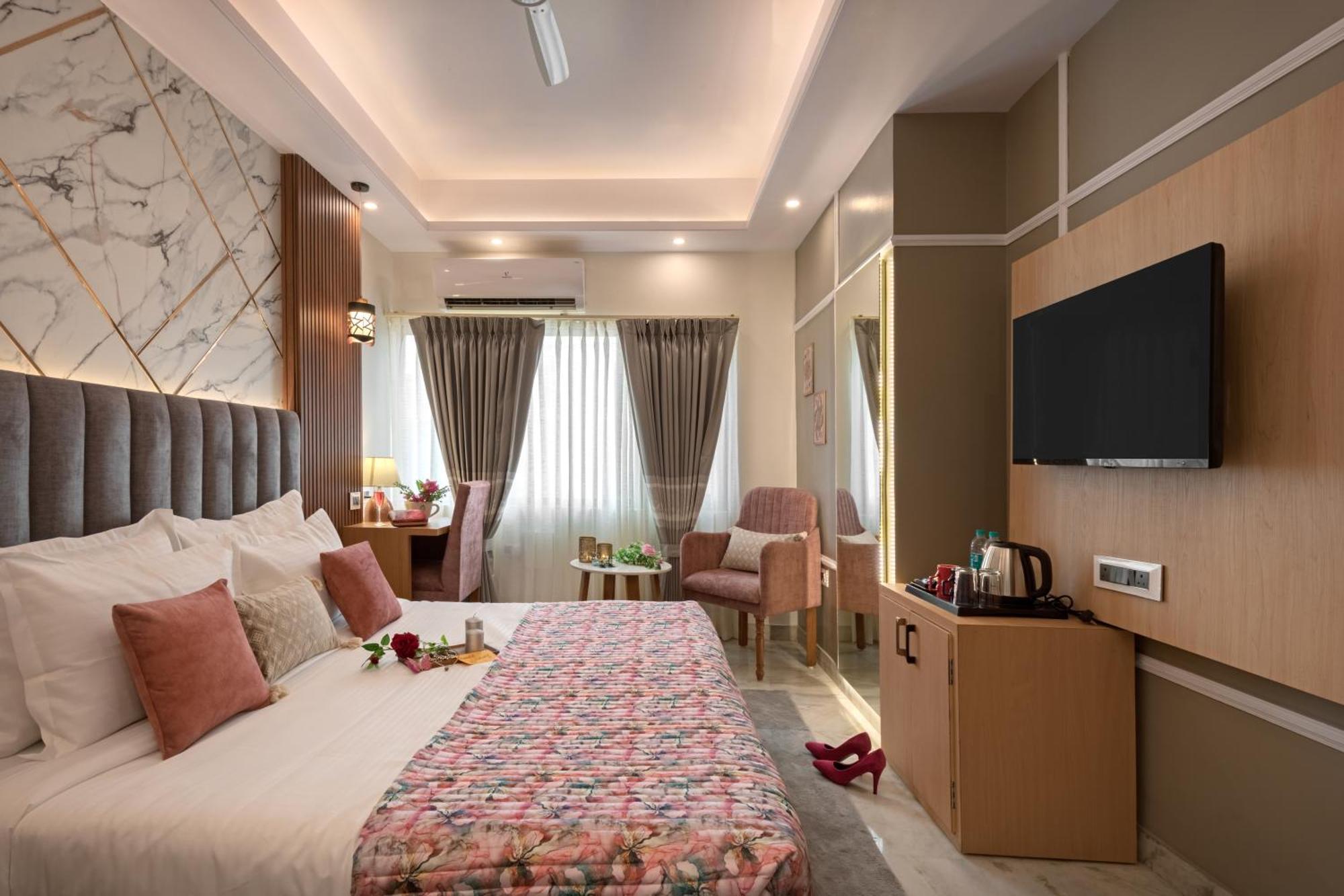 Premium Room with European Style Décor and City View: Enjoy 10% off on F&B, 10% off on Spa, Complimentary Hi-Tea,Welcome Drink on arrival and Signature Activities & Experiences,1516970668:JPEG