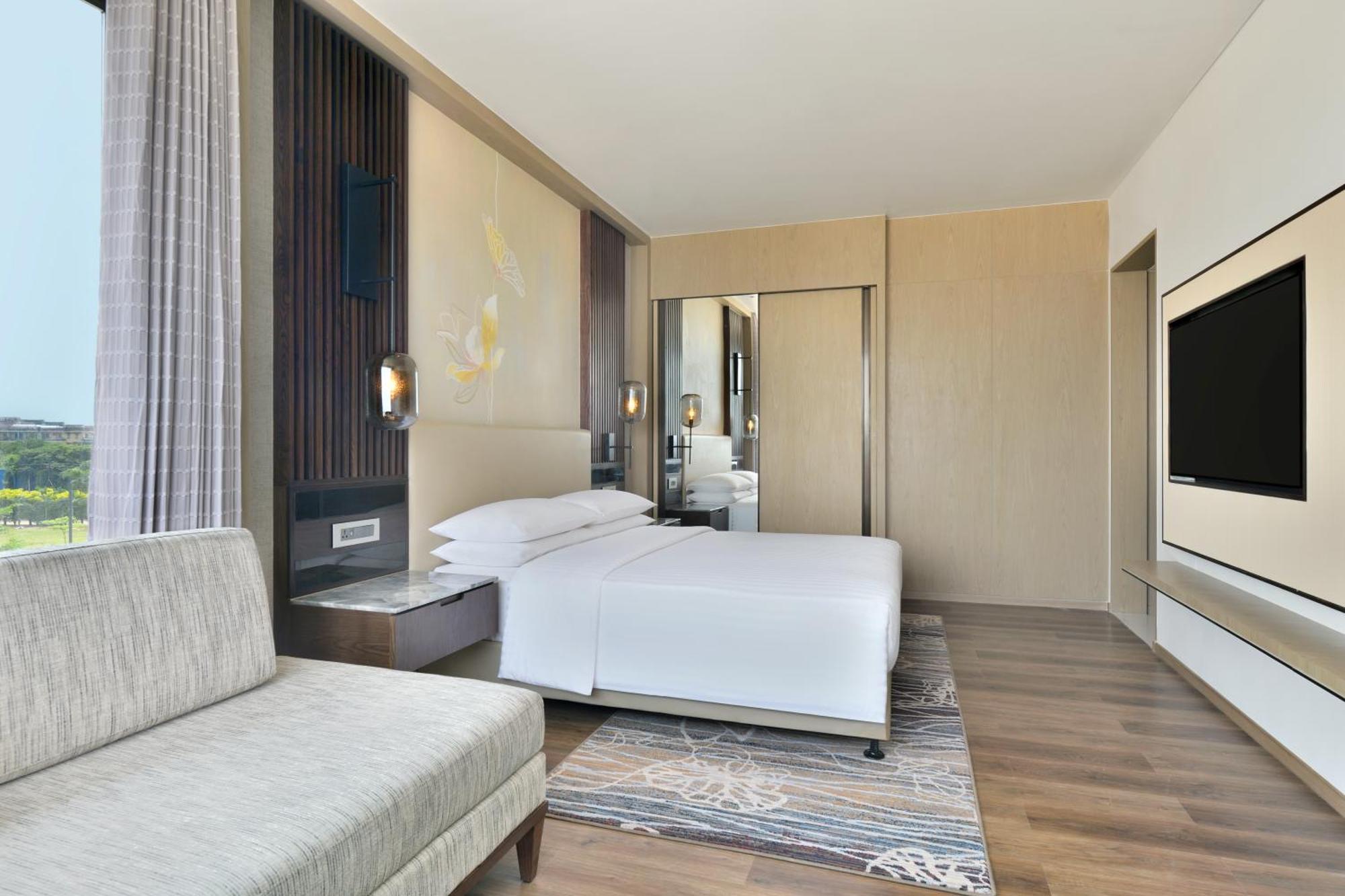 Guest room, 1 King, Lake view