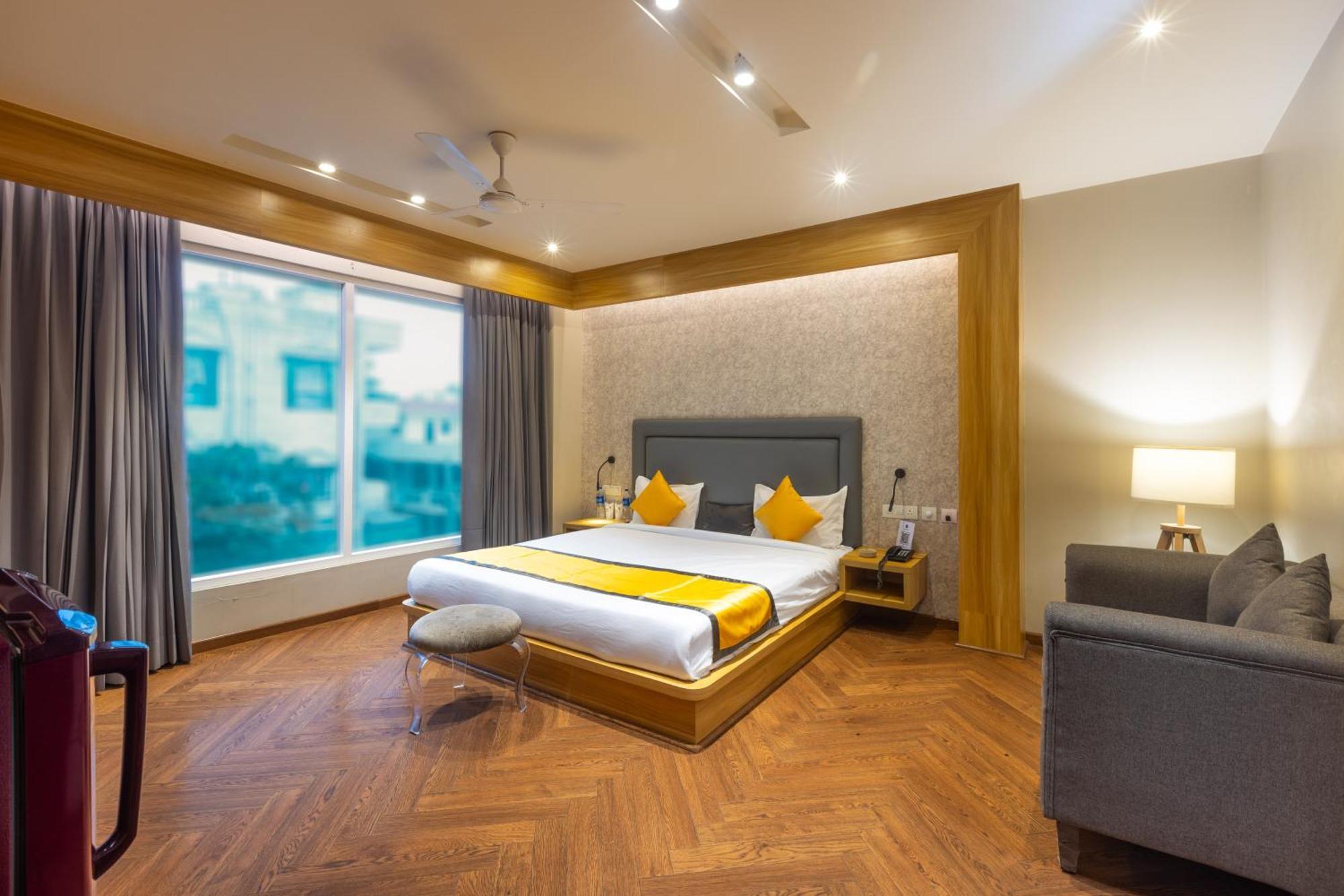 Deluxe Suite on food