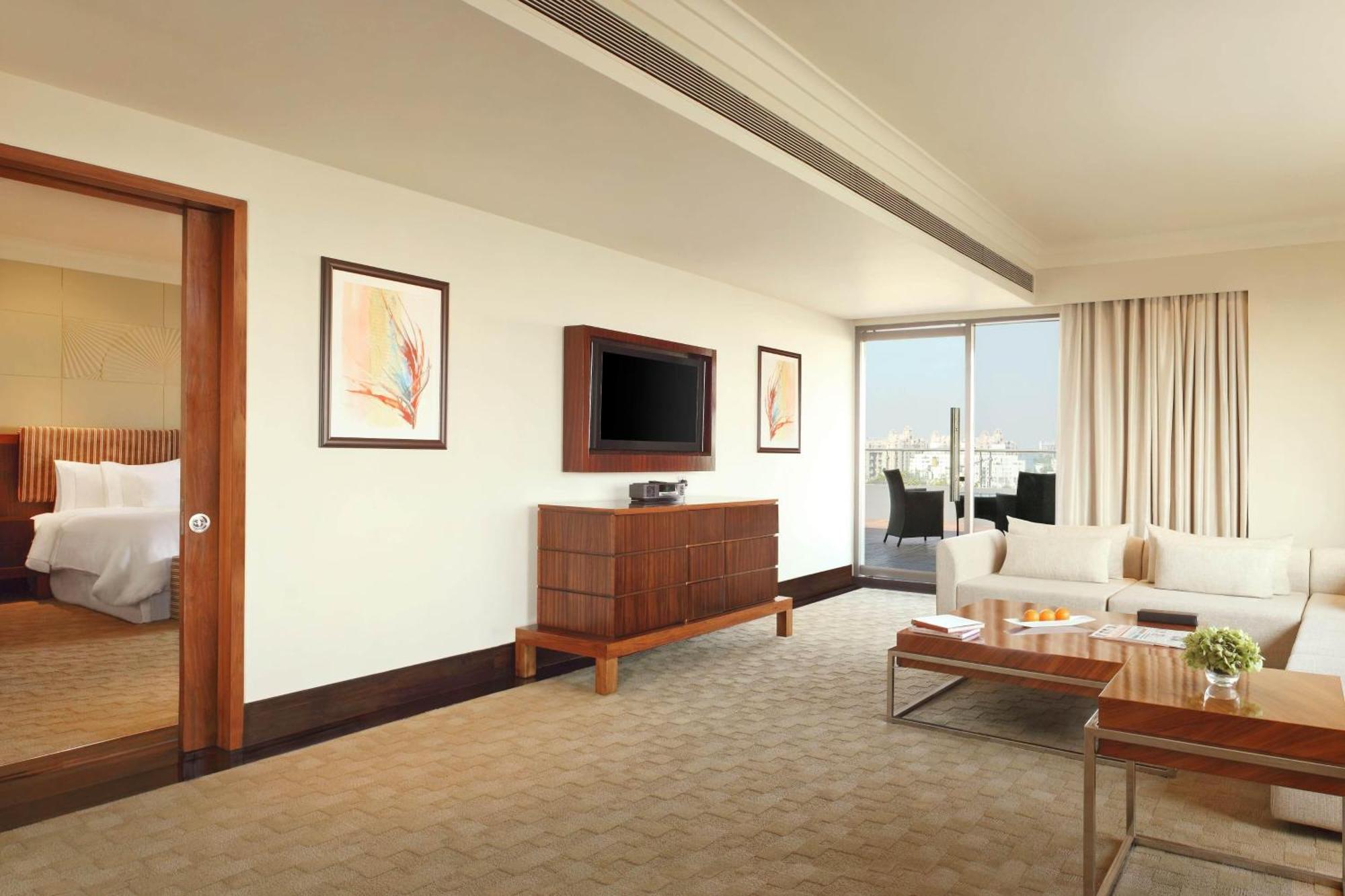 1 King Bed Executive Lounge Access Large Private Terrace Terrace Suite,1534423264:JPEG
