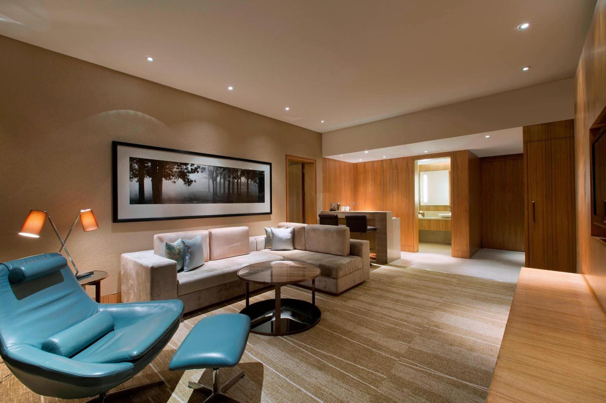 One-Bedroom King Suite - Club Lounge Access