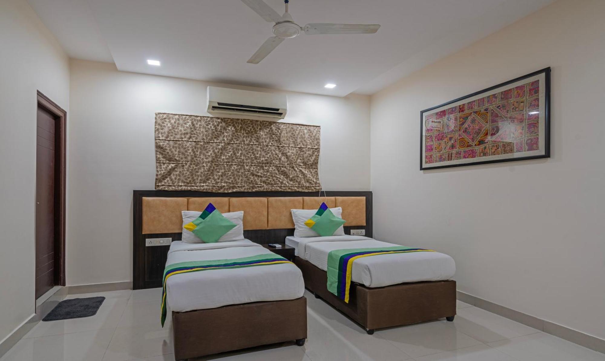 Deluxe Family Room