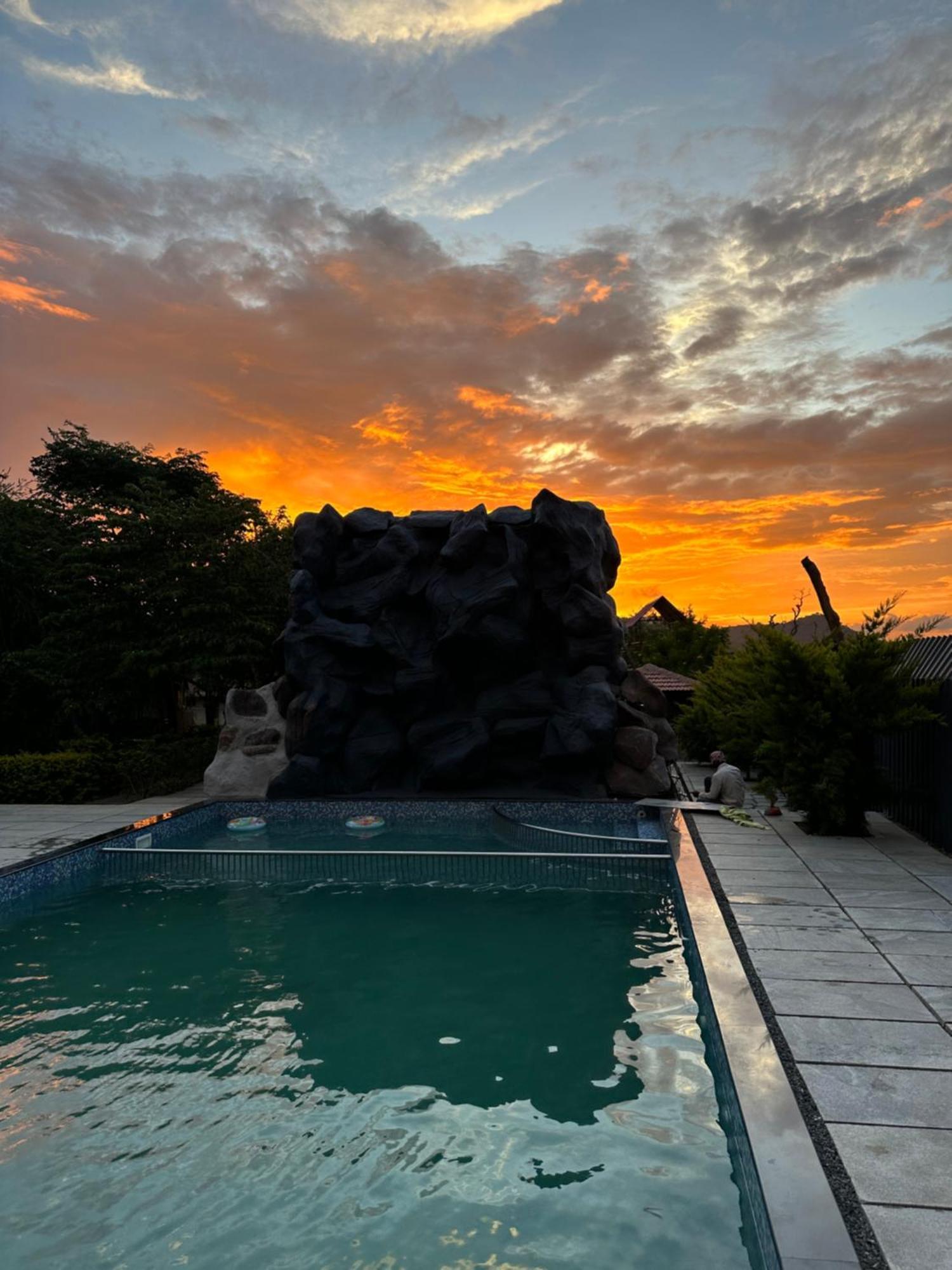 Suite with Mountain View,1542826975:JPEG