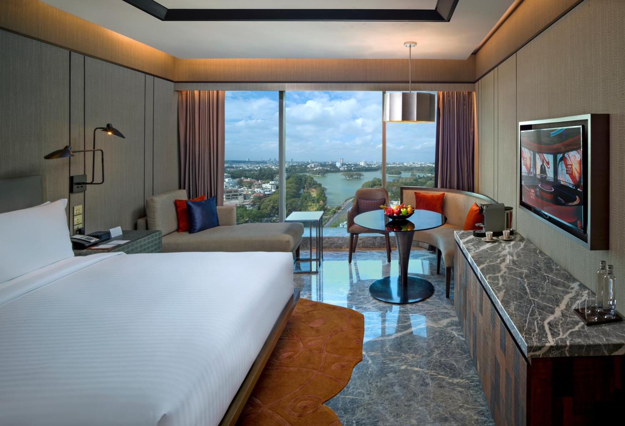 Premium King High floor Lake View Bathtub,1544769868:JPEG