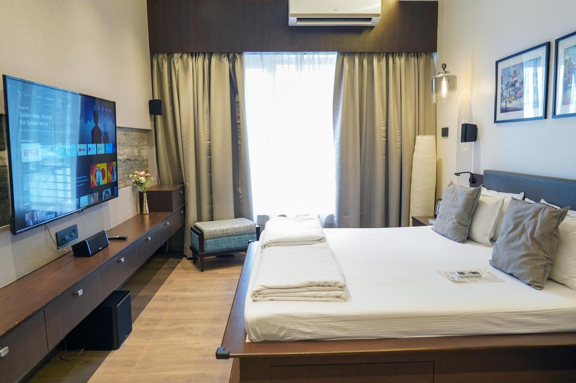 Grand Executive Room