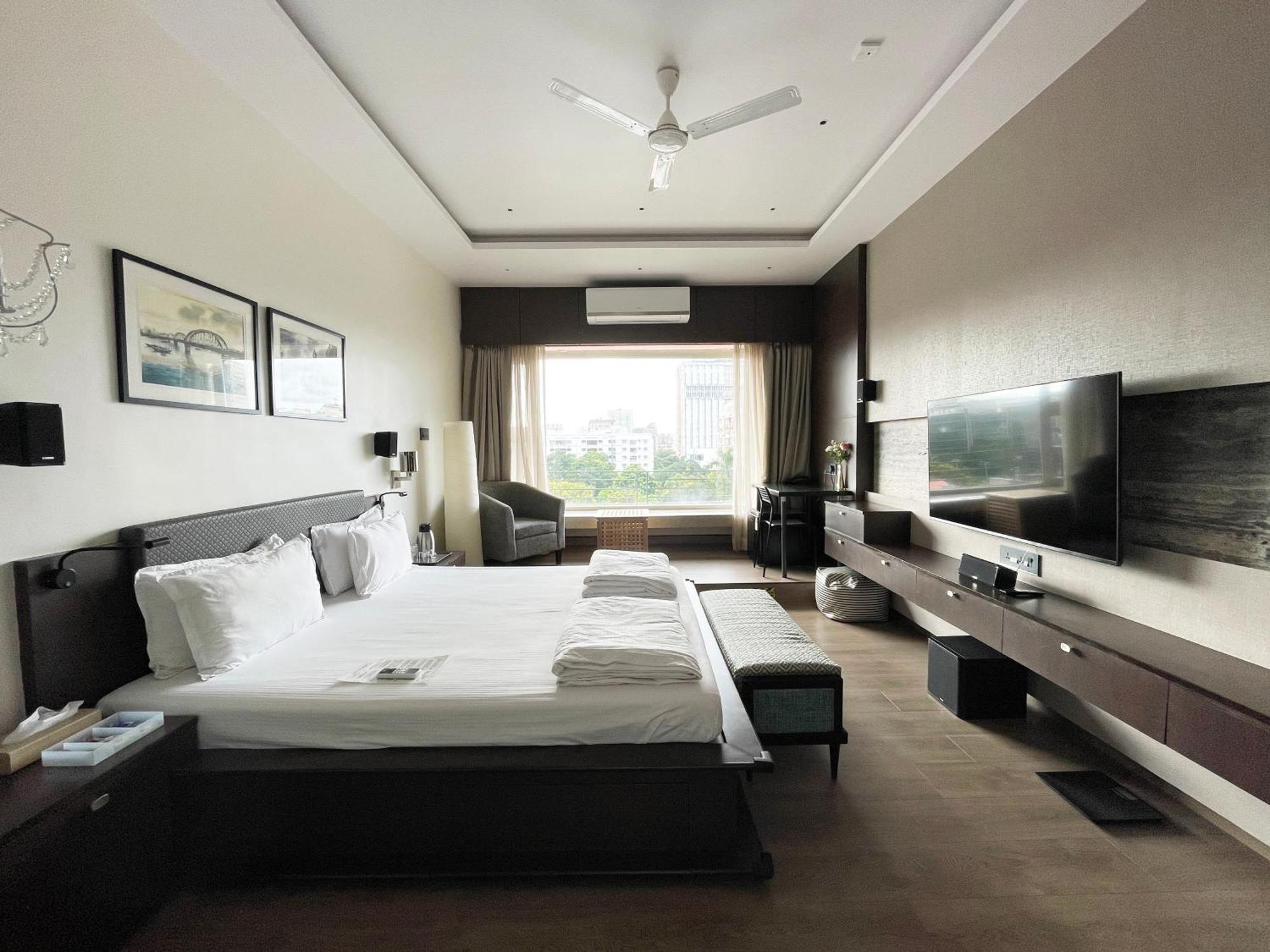 Grand Executive Room