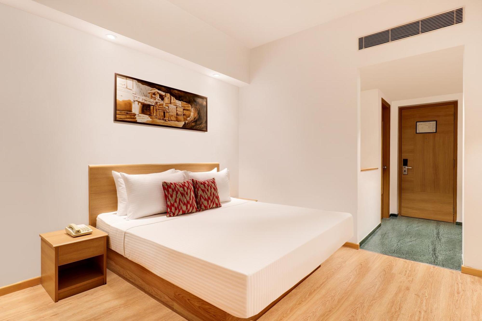 Superior King Room,1551016174:JPEG