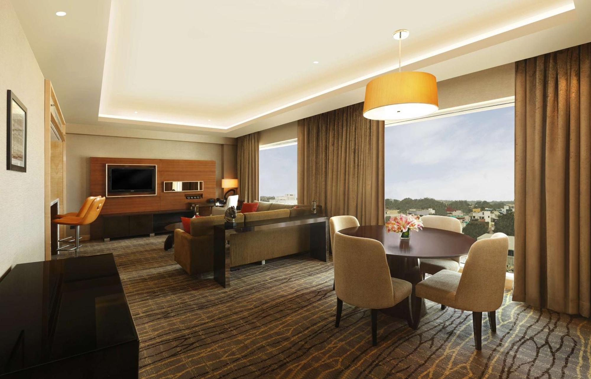 Executive King Suite with Lounge Access,1552621051:JPEG