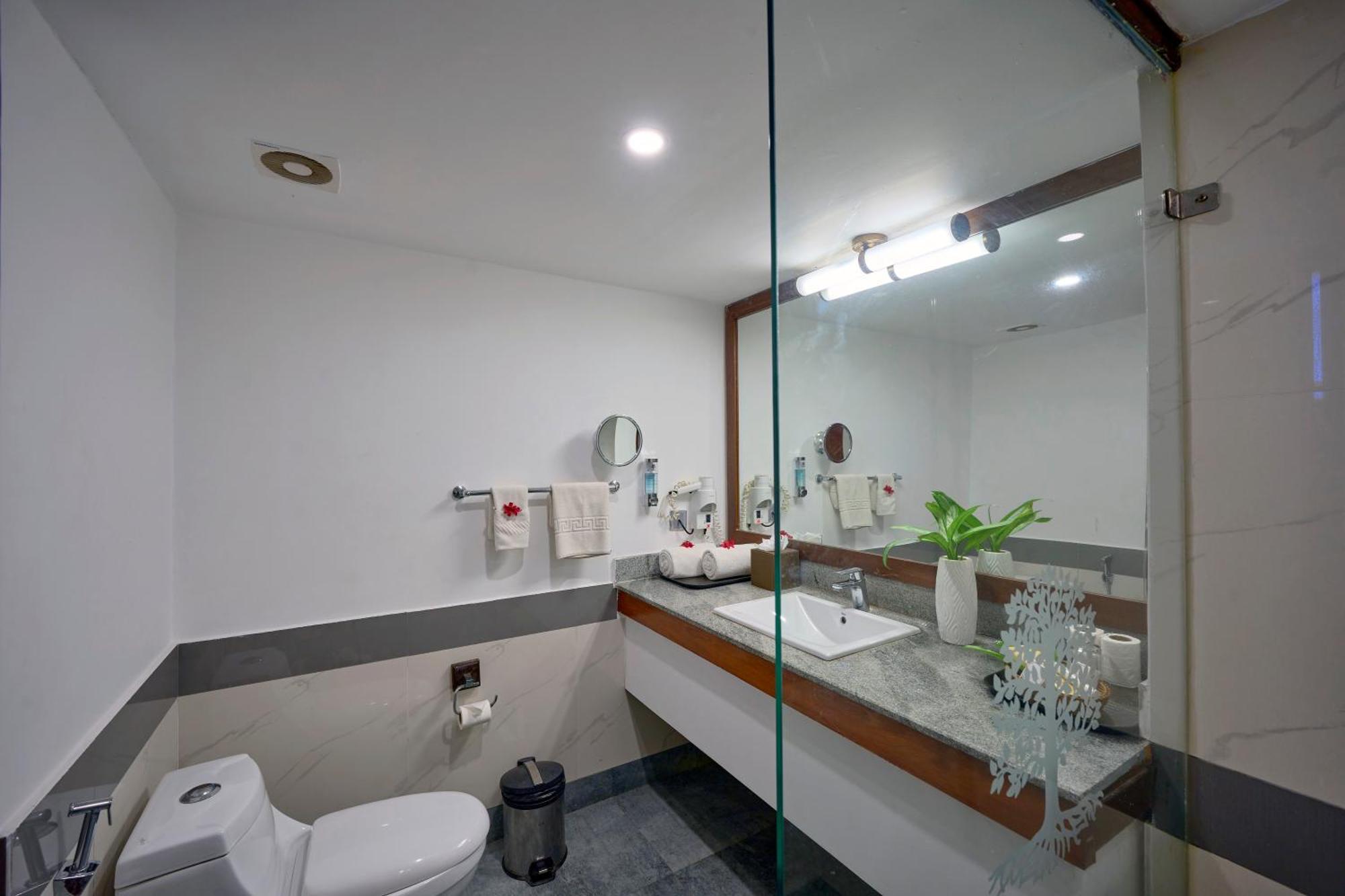 Lakeview Terrace Rooms on Buffet Meals & Spa Guaranteed Complimentary Cruise subject to weather condition & Hi-Tea Signature Activities & Experiences