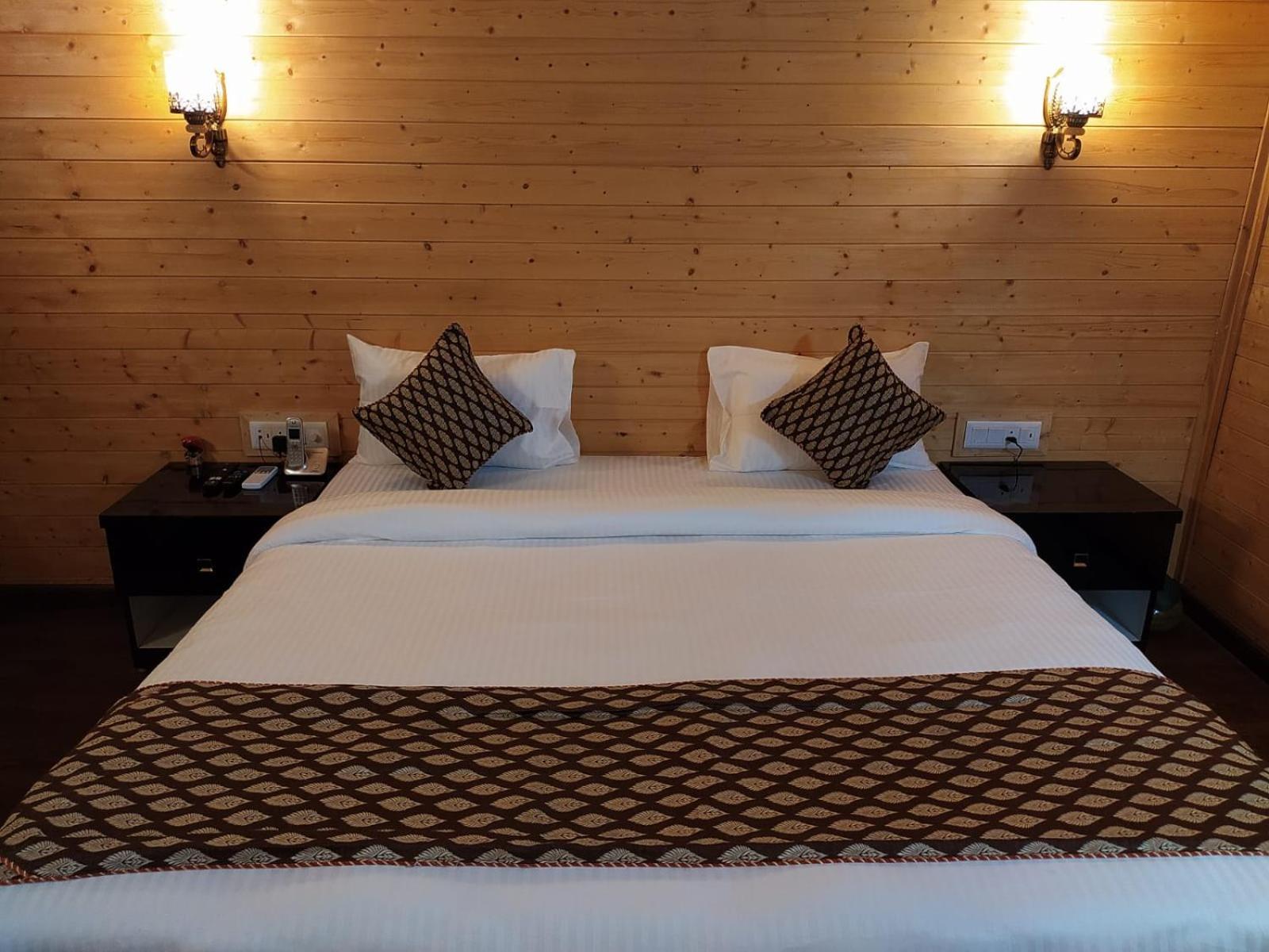 Deluxe Double Room with Balcony,1553988886:JPEG