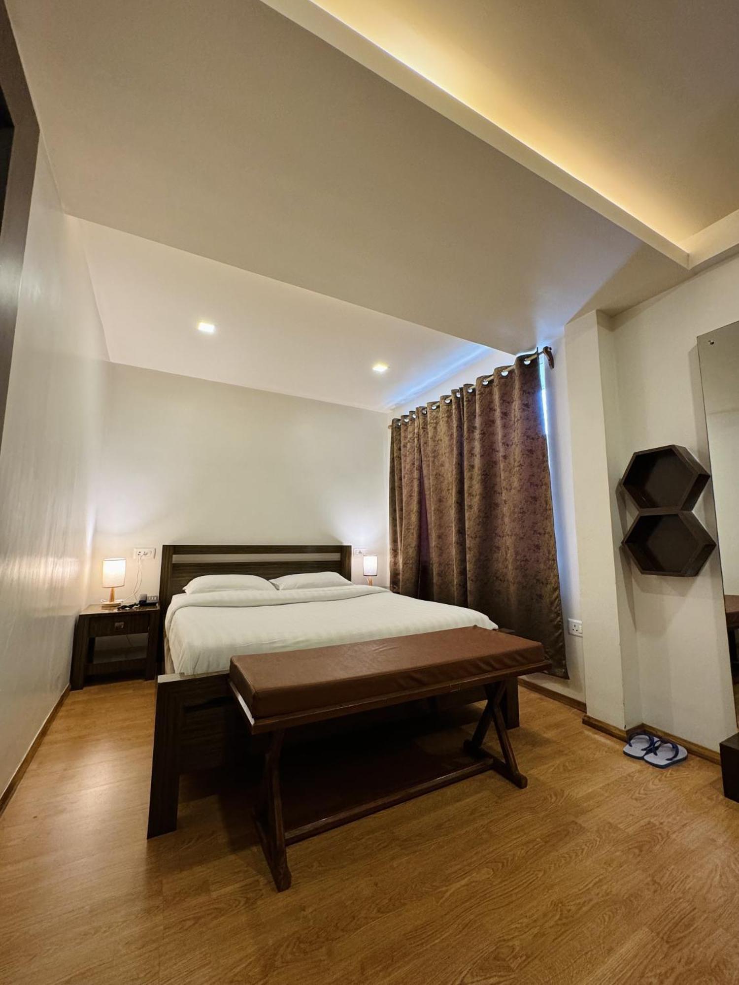 Deluxe Double Room (2 Adults + 1 Child),1567180253:JPEG