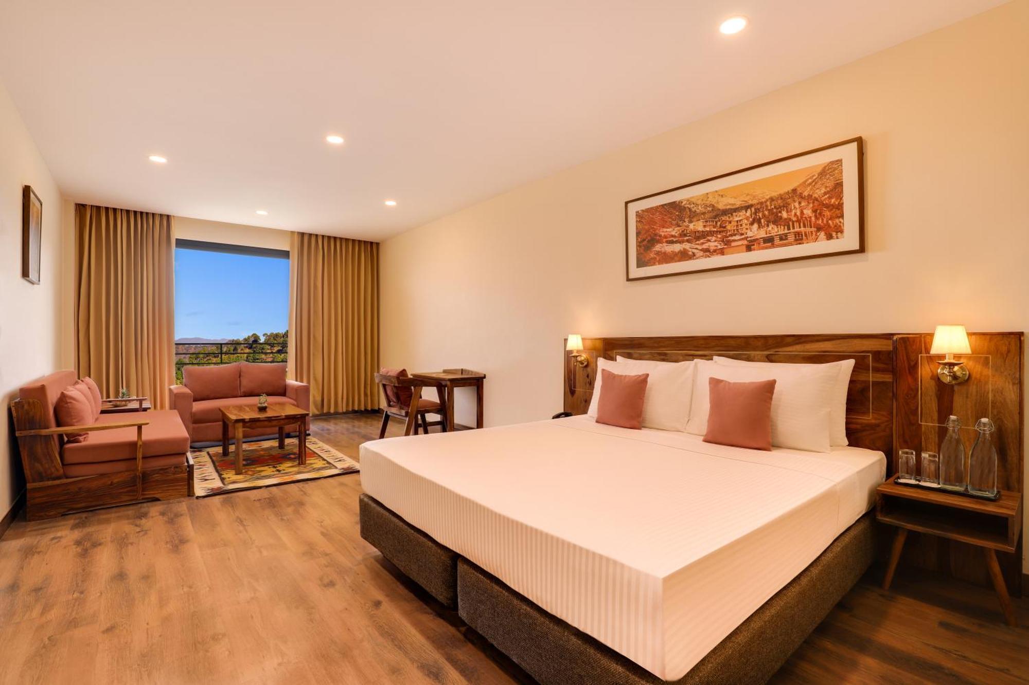 Deluxe King Room (Complimentary Hi-Tea,Happy Hours with 1+1 offer on Alcoholic Beverages,10% Off on Laundry Service)