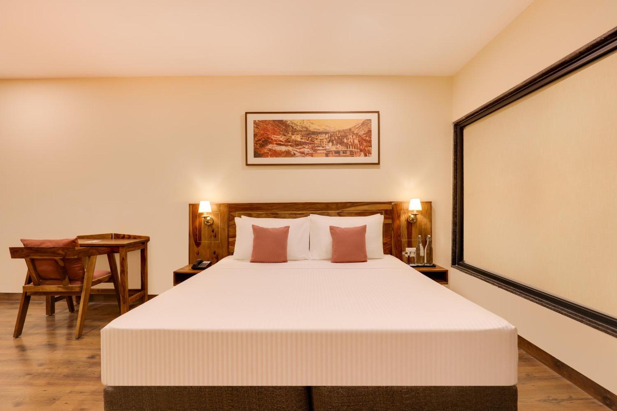 Deluxe King Room Complimentary Hi-TeaHappy Hours 11 on Alcoholic Beverages on Laundry Service