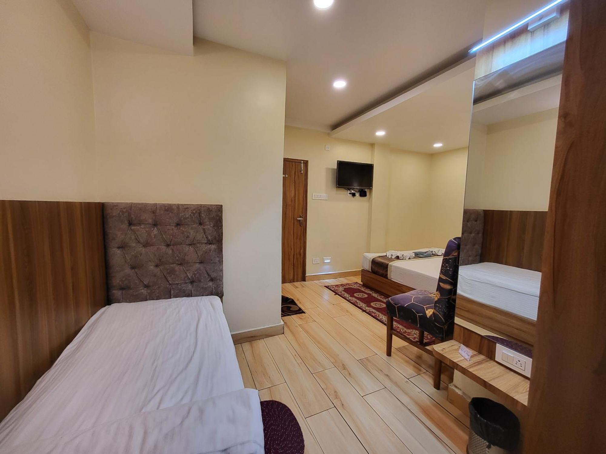 Comfort Triple Room Shower