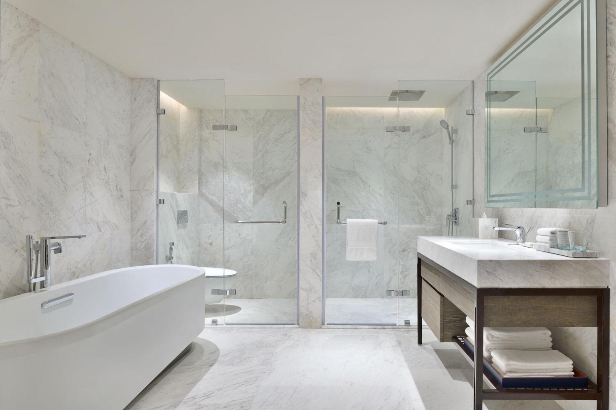 Junior Suite Executive lounge access X Complimentary Golden Temple transfers