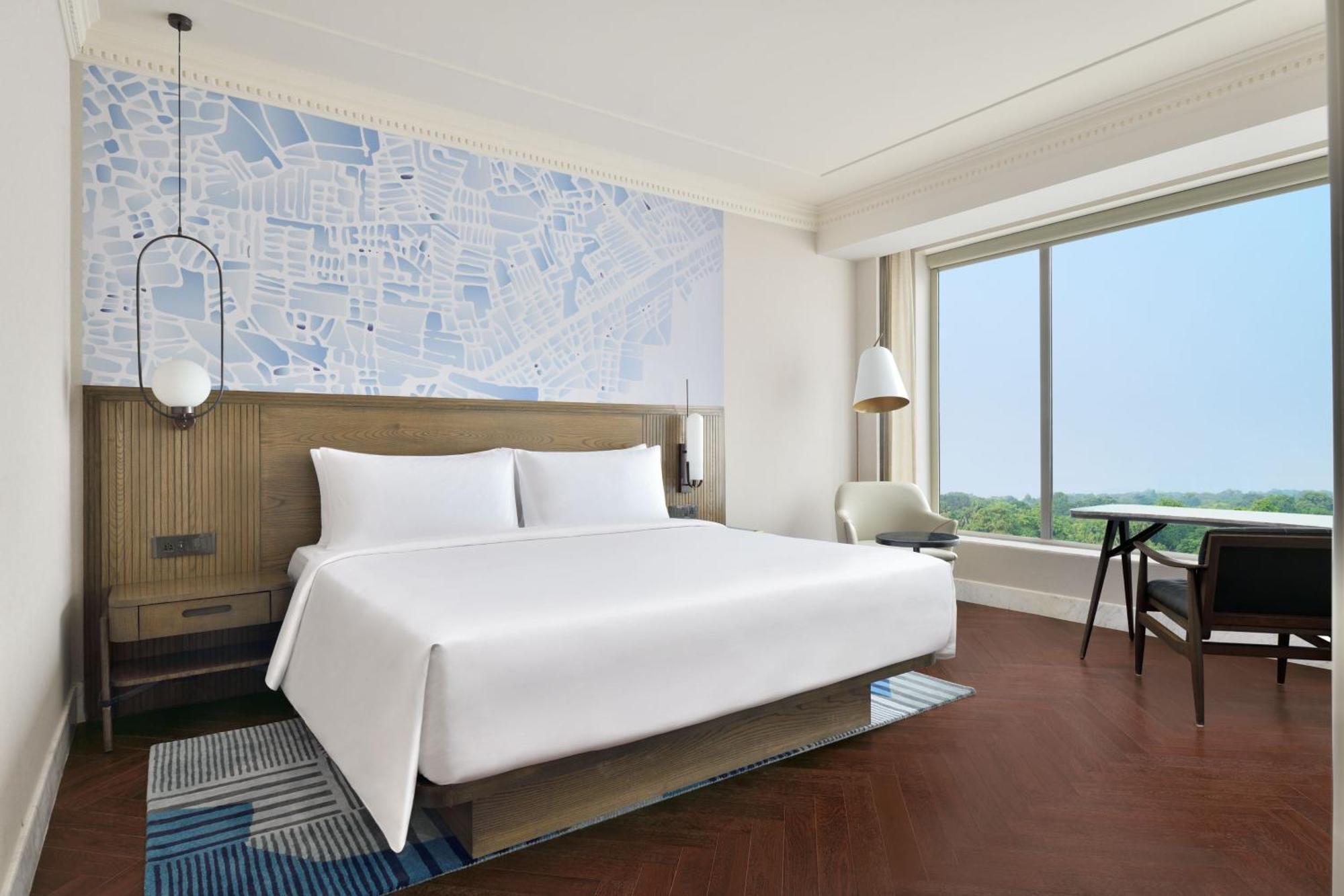 Junior Suite Executive lounge access X Complimentary Golden Temple transfers