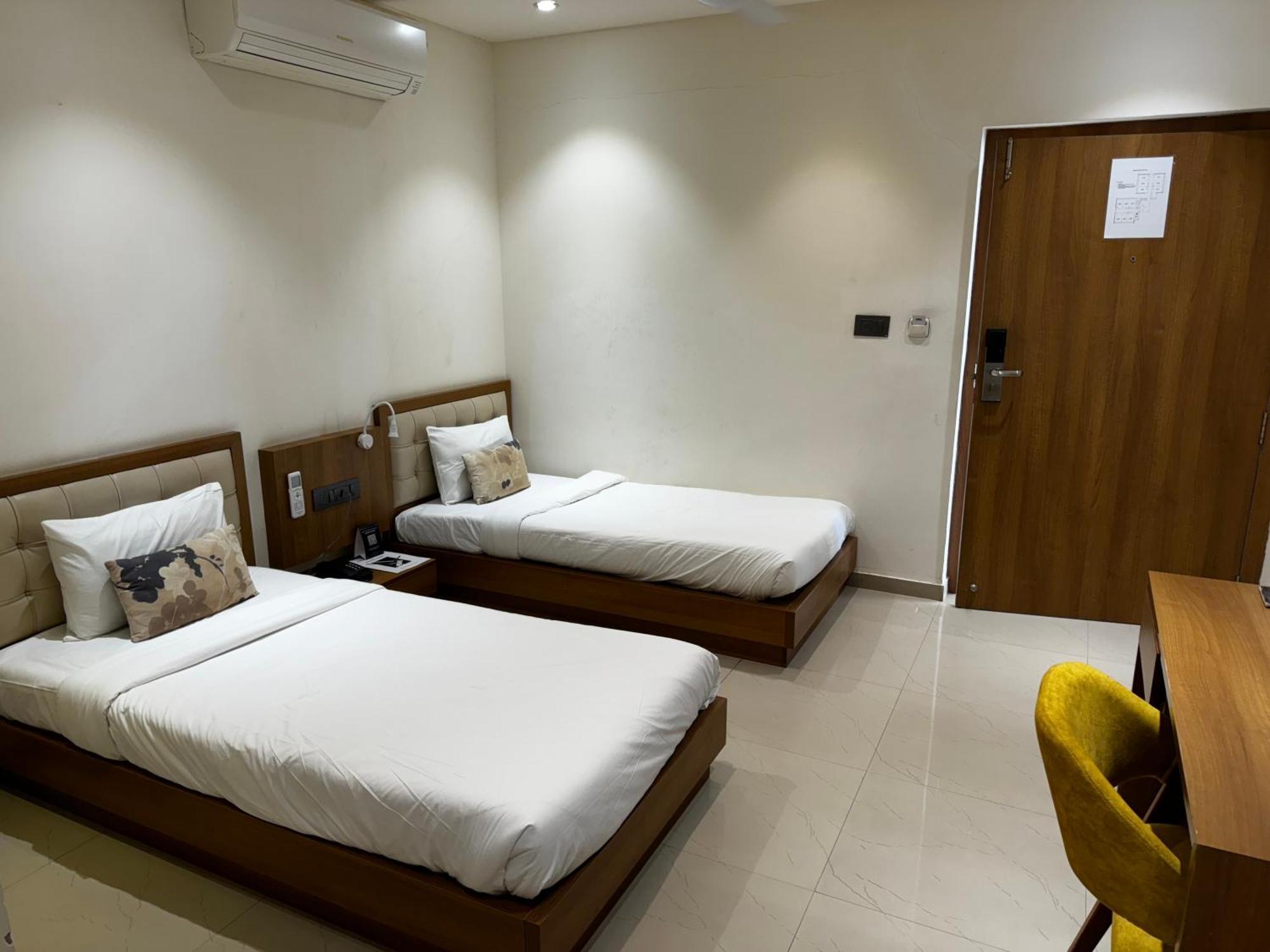 Deluxe Room,1586174583:JPEG