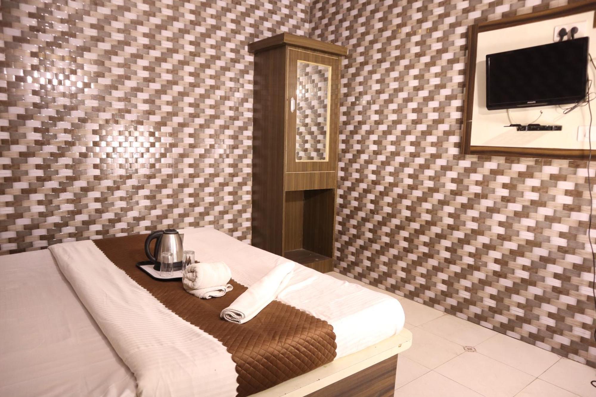 Double Room Private Bathroom