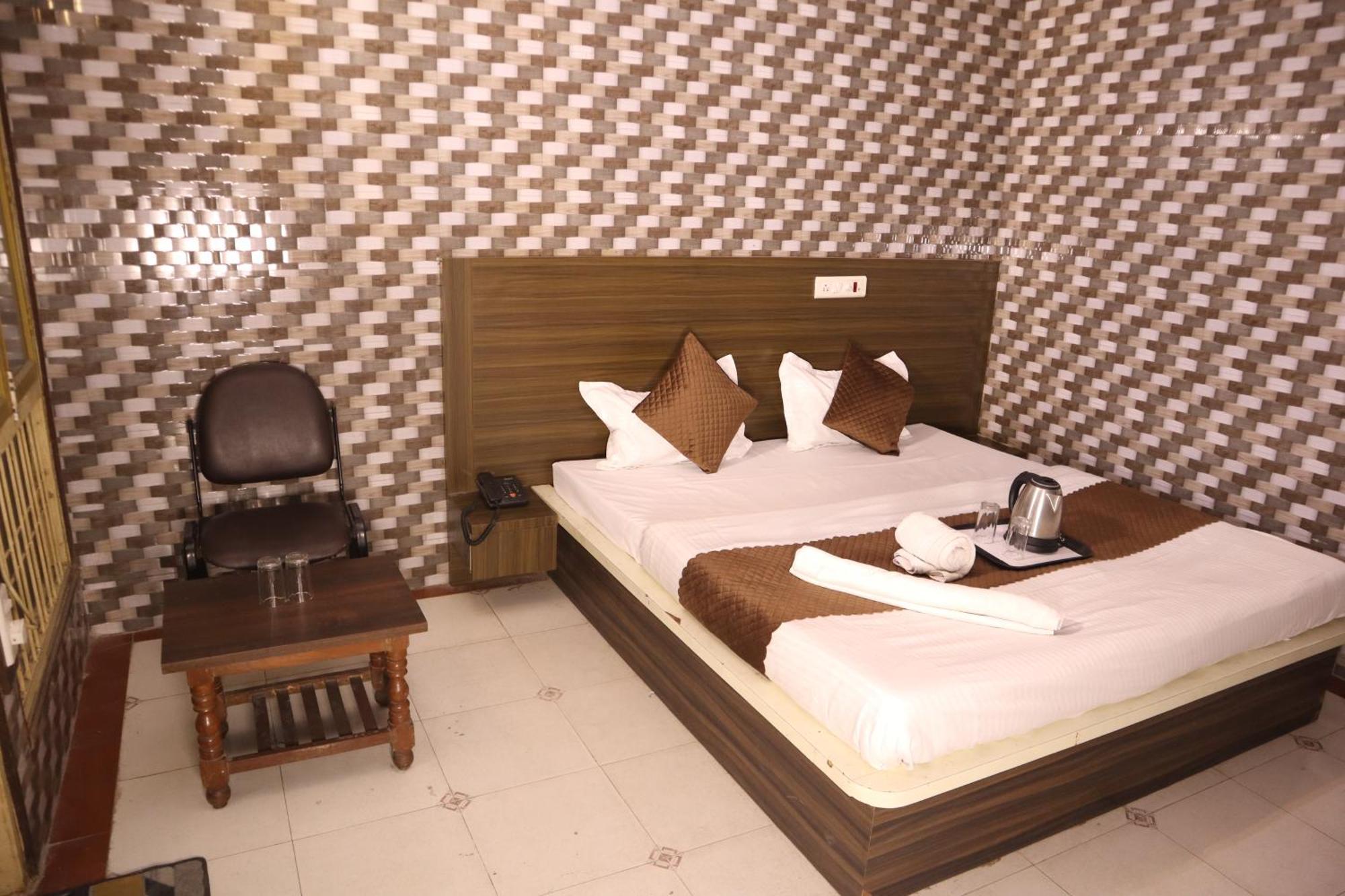 Double Room Private Bathroom